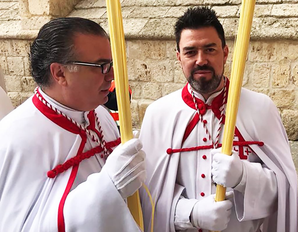 Ángel Pérez Gutiérrez, nuevo Hermano Mayor, junto a Ángel Martínez.